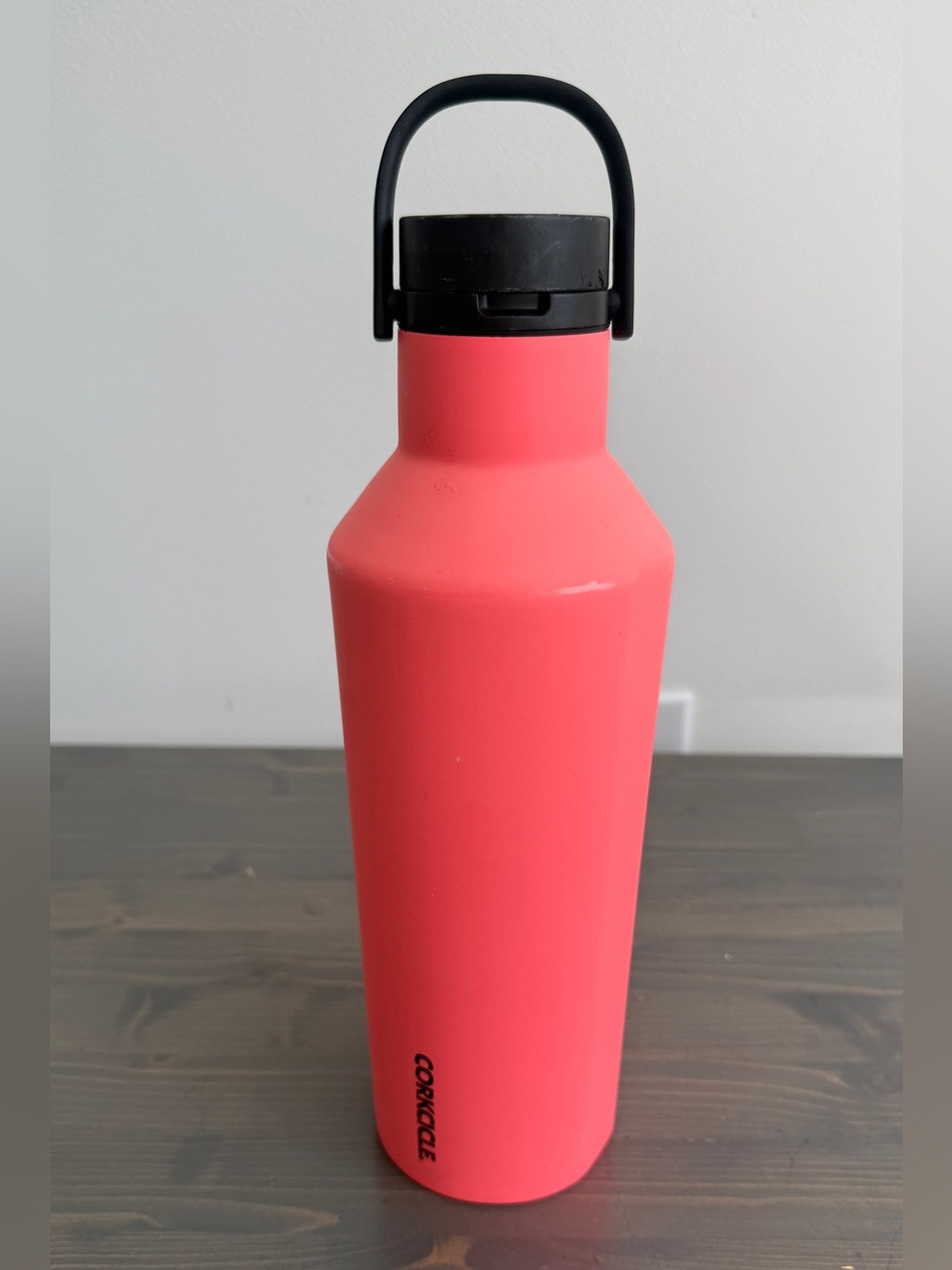 Corkcicle 32oz metal canteen
Triple insulated